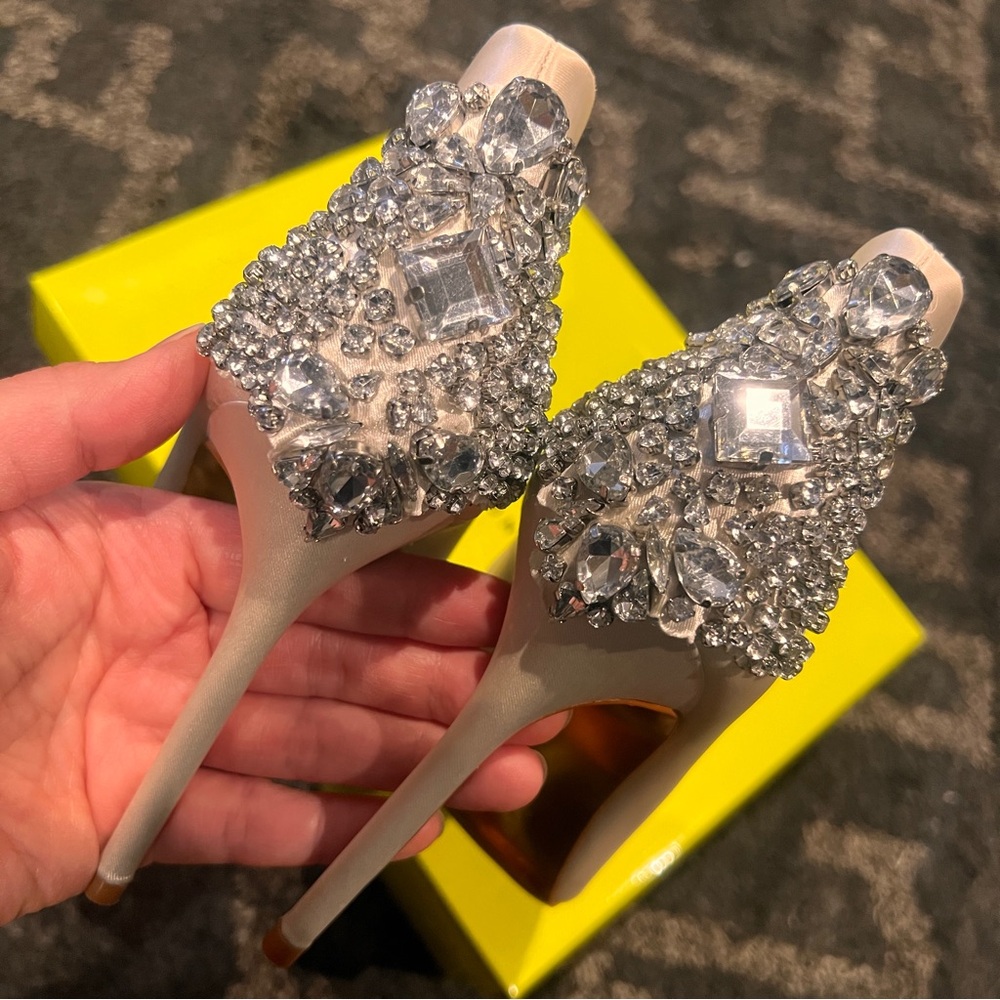LIKE NEW TED BAKER LONDON MIEON STILETTOS IN LIGHT CREAM - WORN ONCE INDOORS! - Picture 9 of 16